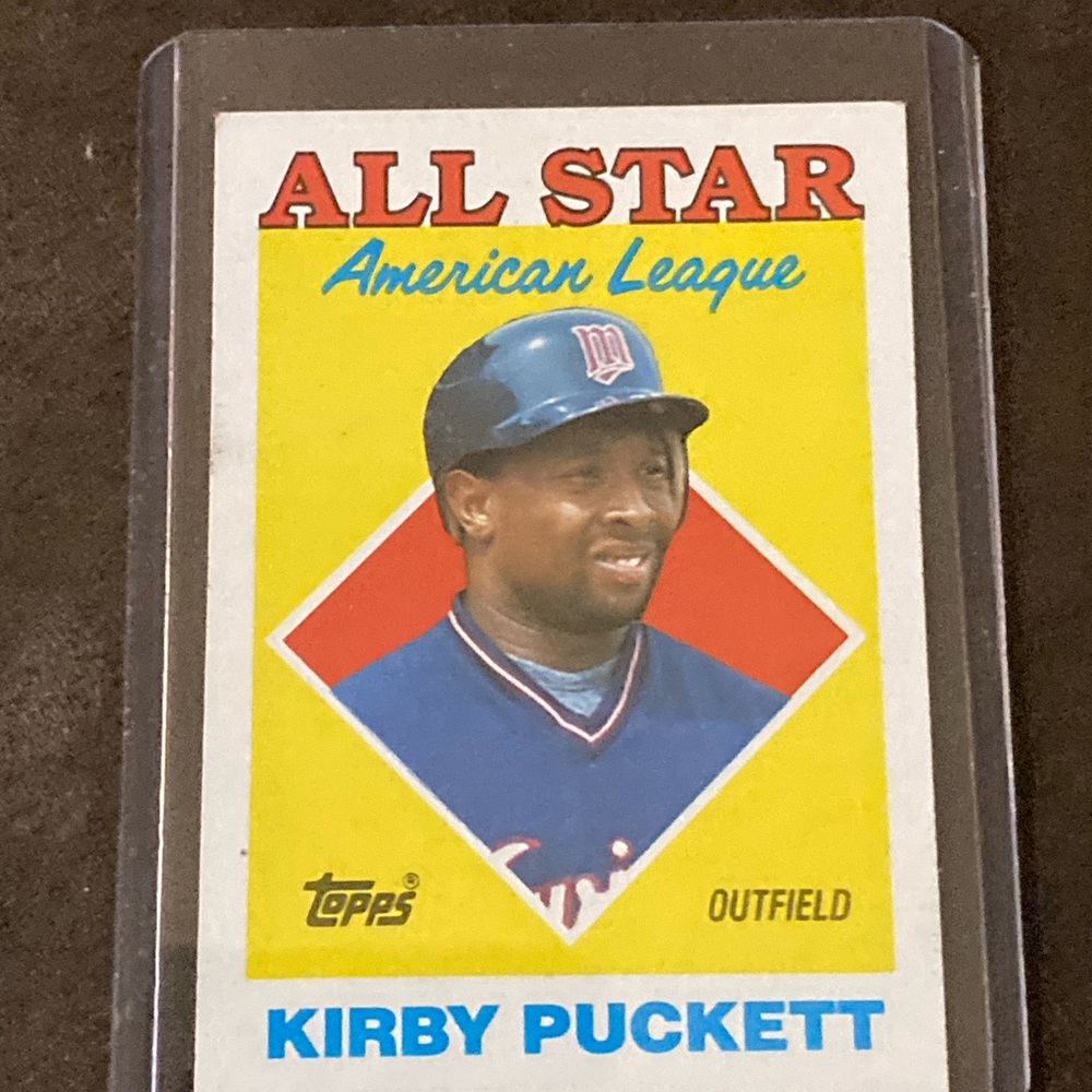 Im selling 5 Kirby Puckett Baseball Cards